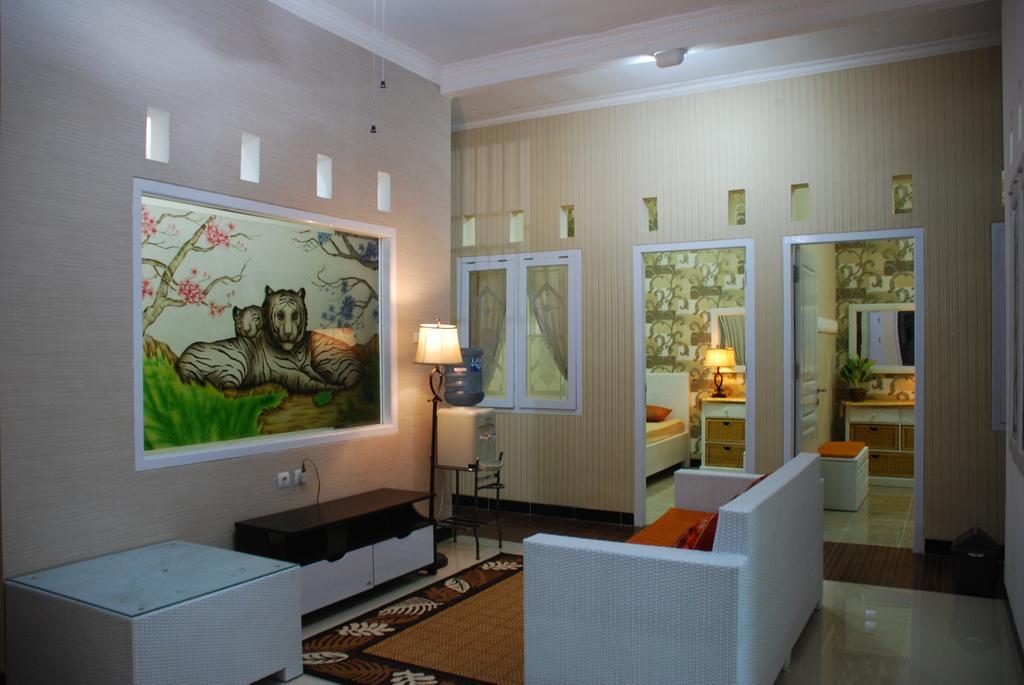 مالانغ Griya Nelwan Guest House المظهر الخارجي الصورة