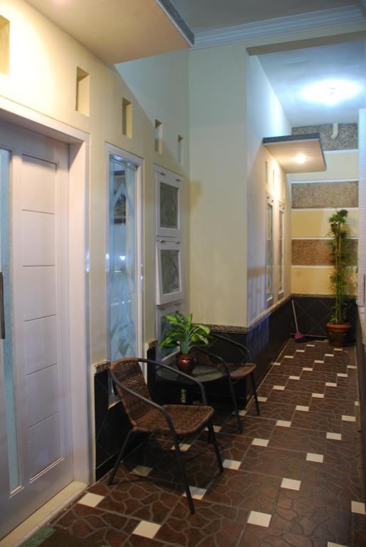 مالانغ Griya Nelwan Guest House المظهر الخارجي الصورة